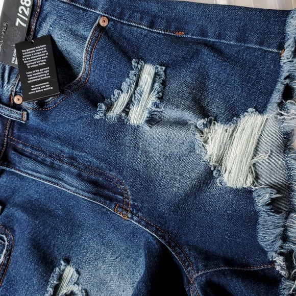 Kendall and Kylie Shorts - Picture 8 of 8